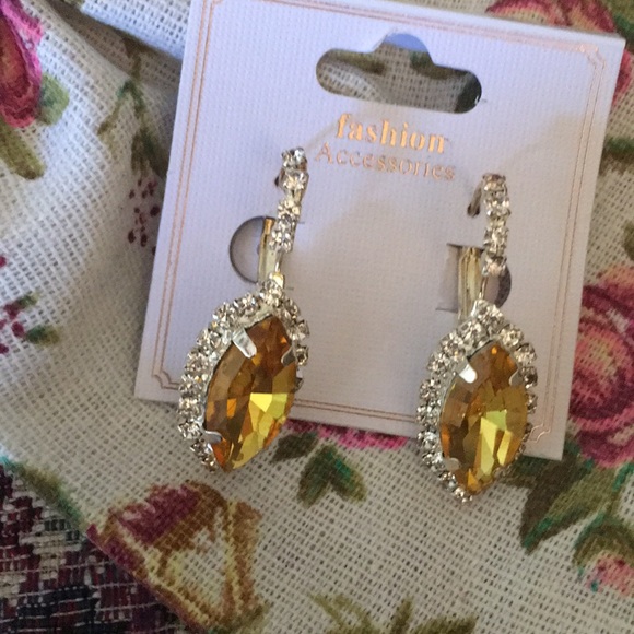 Yellow Rhinestone earrings with free pouch - Picture 2 of 4